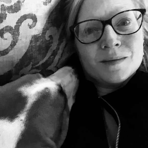 Meet your Posher, Lisa - Picture 1 of 2